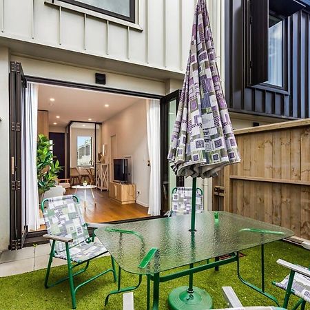 Appartamento Fresh & Sleek Grey Lynn Unit With Private Patio Auckland Esterno foto