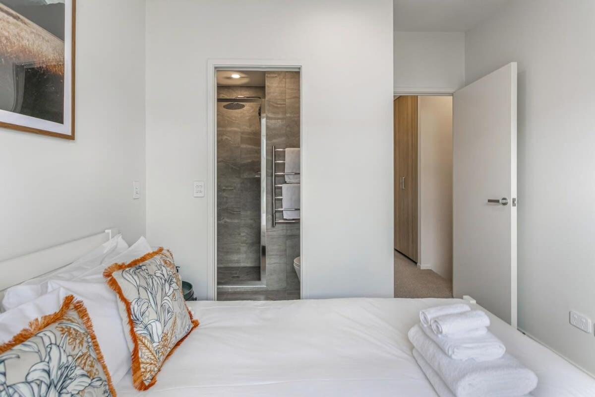 Appartamento Fresh & Sleek Grey Lynn Unit With Private Patio Auckland Esterno foto