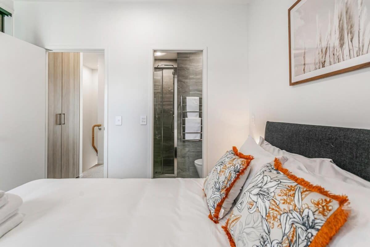 Appartamento Fresh & Sleek Grey Lynn Unit With Private Patio Auckland Esterno foto