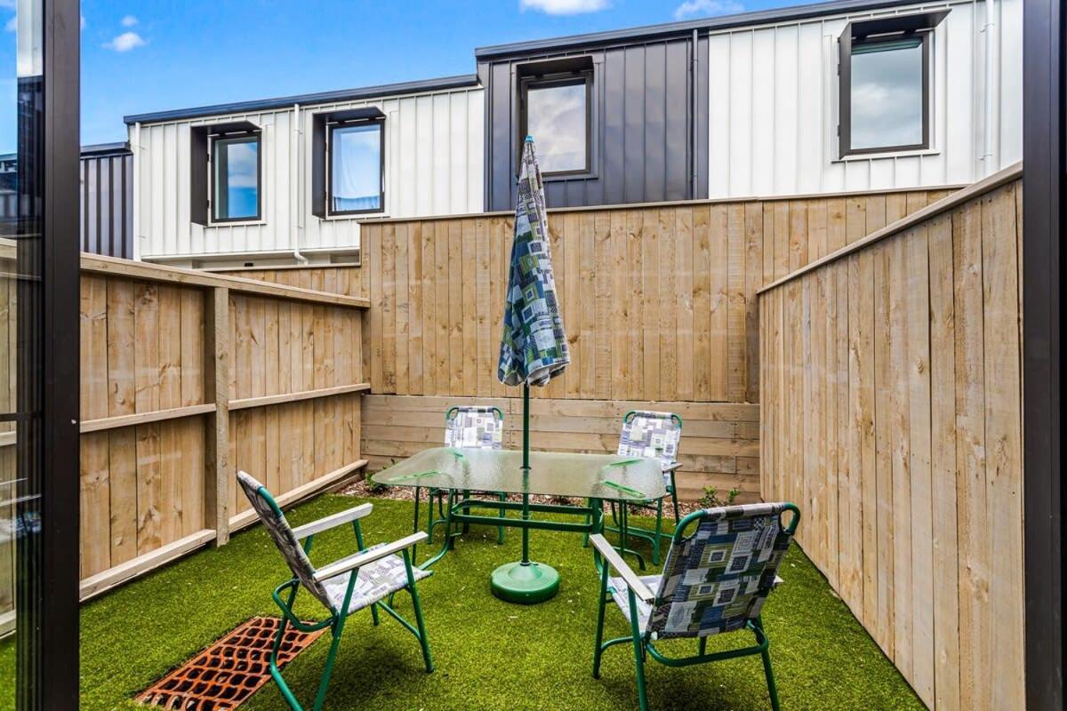 Appartamento Fresh & Sleek Grey Lynn Unit With Private Patio Auckland Esterno foto